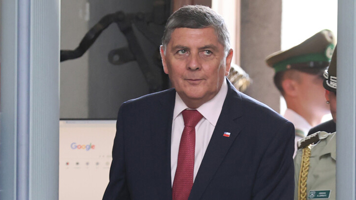 Alvarado se suma a Quiroz: Contradice publicación en cuenta oficial y descarta que el Estado esté "en quiebra"