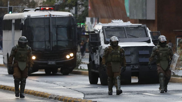 Alza de combustible eleva alerta por violencia en Día del Joven Combatiente: Reforzarán seguridad en estaciones de Metro