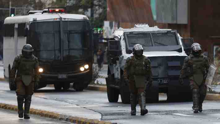 Alza de combustible eleva alerta por violencia en Día del Joven Combatiente: Reforzarán seguridad en estaciones de Metro