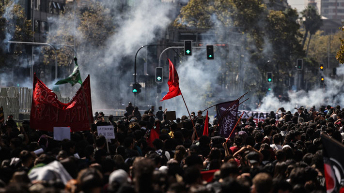 Alerta por Día del Joven Combatiente desata debate: En el PC apuntan a la "libertad de expresión"