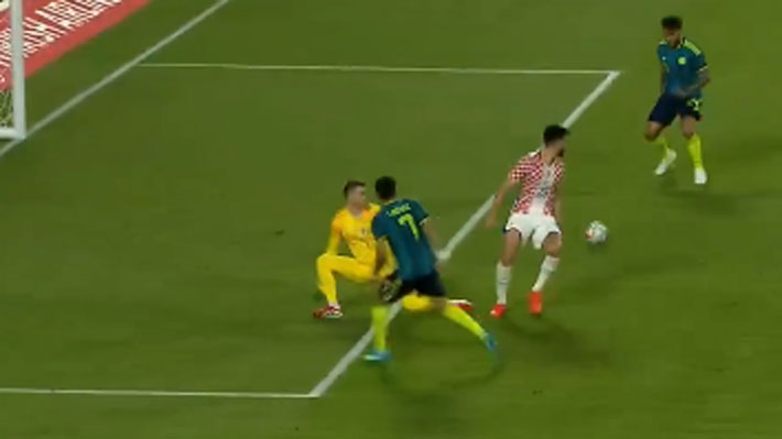 "El fallo del año", "logra lo imposible": El increíble gol fallado por Colombia que da la vuelta al mundo
