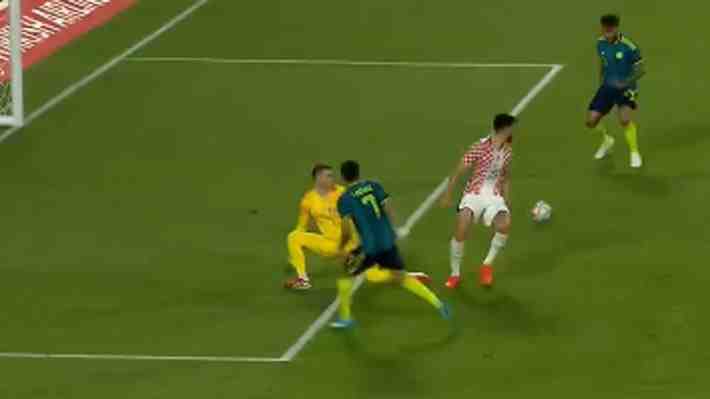 "El fallo del año", "logra lo imposible": El increíble gol fallado por Colombia que da la vuelta al mundo