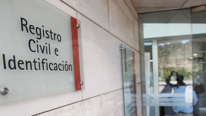 Guaguas con profesiones y entrega de documentos inactivos: Contraloría detecta graves deficiencias en Registro Civil