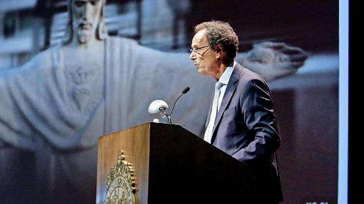 Rector De la Llera (UC): "No existe otra forma de alcanzar el desarrollo que invertir en educación"