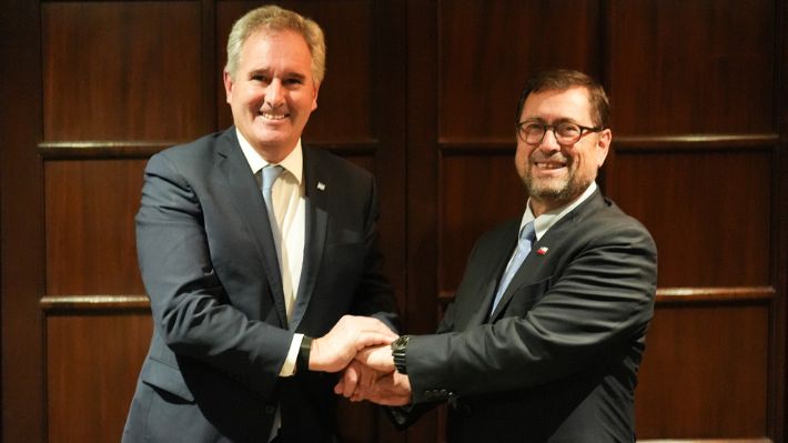 Canciller se reúne con su par trasandino y recibe invitación de Milei para que Kast visite Argentina