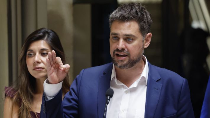 Ahora Manouchehri pide salida de Quiroz: En la oposición insisten en renuncias a 18 días de iniciado el Gobierno