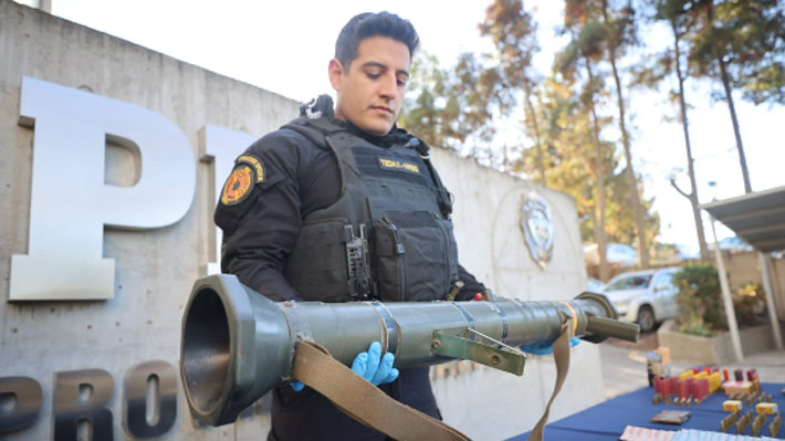 Capaces de traspasar blindados: Cómo son los lanzacohetes de guerra descubiertos a banda en Limache