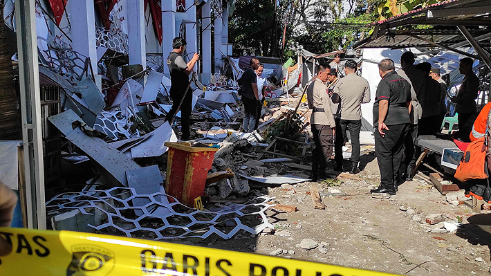 Fuerte terremoto 7,4 sacude el este de Indonesia: Hay al menos un muerto y se emitió alerta de tsunami