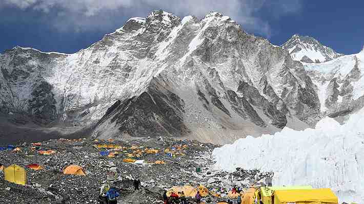 Escándalo en el Everest: Guías engañaban a turistas para forzar rescates y cobrar seguros millonarios