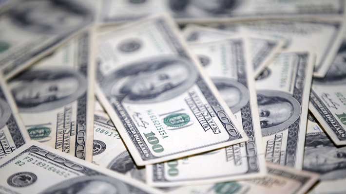 Dólar cierra al alza previo a Semana Santa y sobre $920 marcado por tensiones en Ormuz