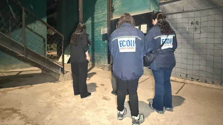 Homicidio frustrado en Macul: Hombre de 23 años está en riesgo vital tras ser baleado afuera de su casa