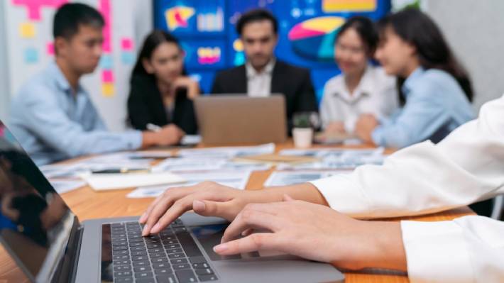 Capacitar o contratar: ¿Qué le conviene más a una pyme en crecimiento?