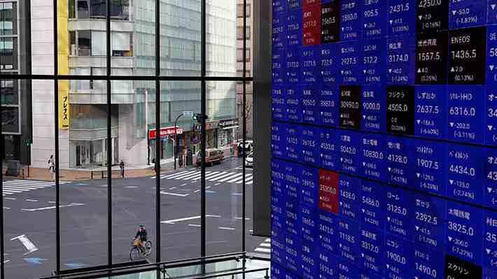 Precio del petróleo se desploma y bolsas asiáticas se disparan tras giro de Trump con Irán