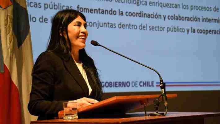 La tensa jornada de la ministra Lincolao que terminó con agresiones: Había sido invitada a inauguración de año académico