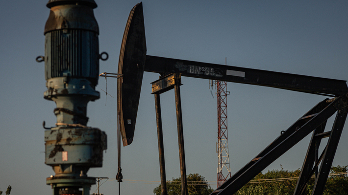 Petróleo ronda los US$100 el barril previo a negociaciones de paz entre EE.UU. e Irán