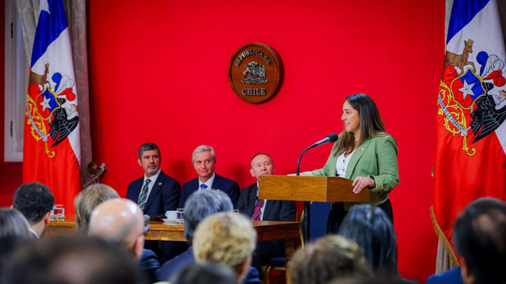 Primeras "alertas" de auditoría: 2.500 contrataciones al cierre del gobierno de Boric y convenios millonarios con entidades nuevas