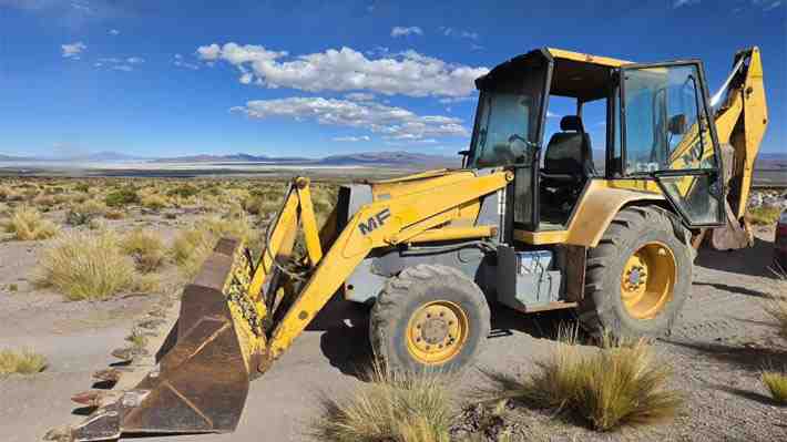 Detienen a dos extranjeros por robo de retroexcavadora usada para construir zanja en frontera de Colchane