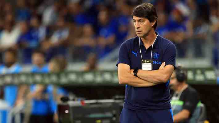 Daniel Garnero celebra el triunfazo de Católica en Brasil, elogia a sus jugadores, pero reclama: "Fue una jugada chiquitita"