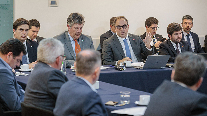 Gobierno se reúne con principales retailers y forestales para analizar traspaso de alza del diésel a tarifas por transporte