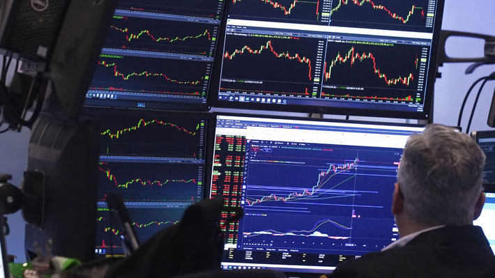 Dólar cae, petróleo se desploma y bolsas celebran: El efecto dominó de la apertura del Estrecho de Ormuz