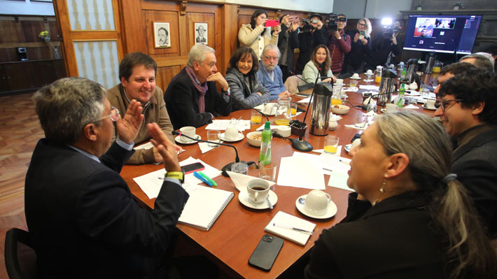 Economistas de izquierda insisten: Plan del Gobierno es un "básicamente una reforma tributaria"