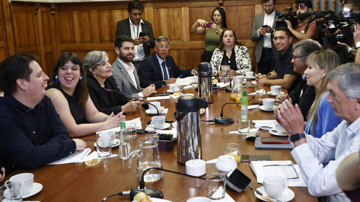 ¿Recurrir al TC?: Los pro y contra de la opción que tiene la oposición para enfrentar Reconstrucción