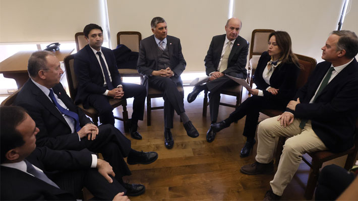 No solo PDG: Gobierno busca abrochar votos de Demócratas y se abre a diálogo con el FA por megarreforma