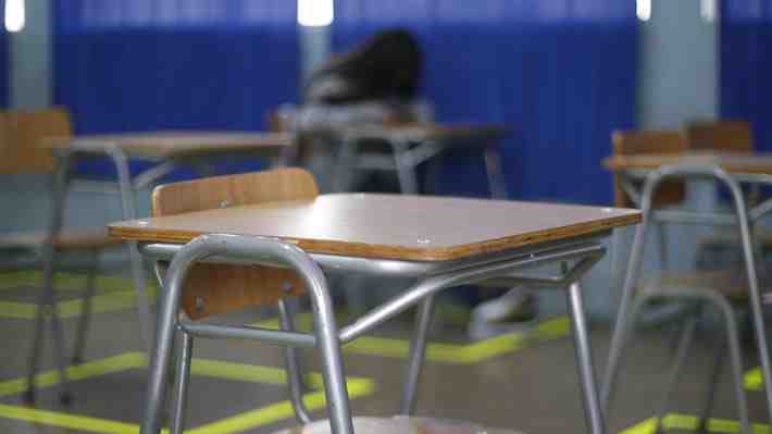 Apoderada instó a su hija a reconocer rayados de amenazas que obligaron a suspender clases