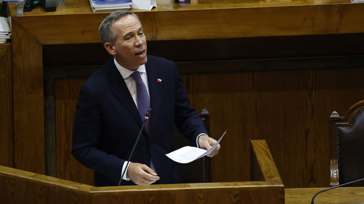 "Evidentemente no comunica bien y no llegó en el momento correcto": Alessandri (UDI) por oficios de Hacienda