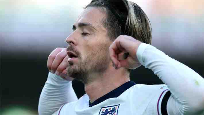 "El alcohol le pasó factura": Escándalo en Inglaterra por fotos de Jack Grealish durmiendo en un bar... Mira las imágenes