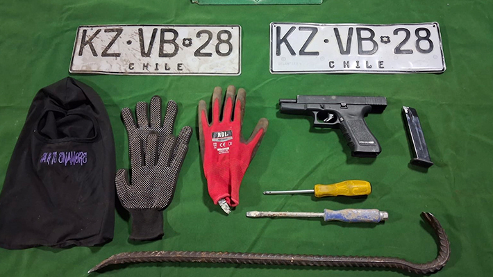 Persecución en Macul termina con dos detenidos: Iban en auto con encargo por robo