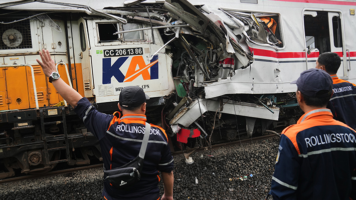 Cifra de fallecidos por choque de trenes en Indonesia sube a 14