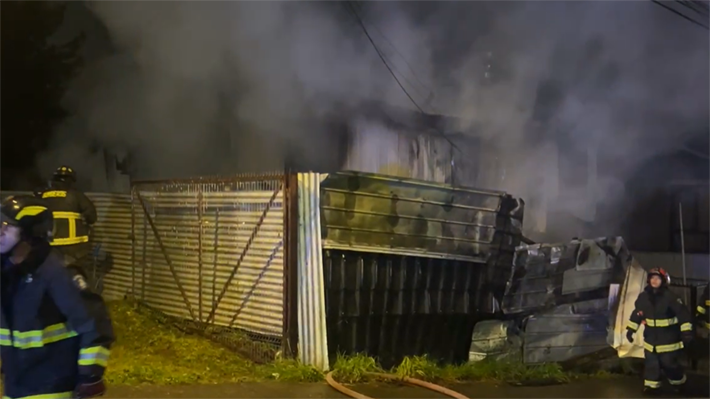 Tragedia en Chiloé: Incendio destruye dos viviendas y deja tres fallecidos en Quellón