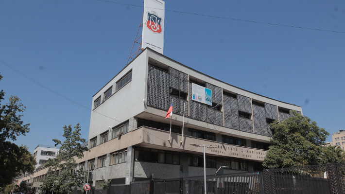 Nuevos incidentes en emblemáticos: Overoles blancos generan disturbios en el Instituto Nacional