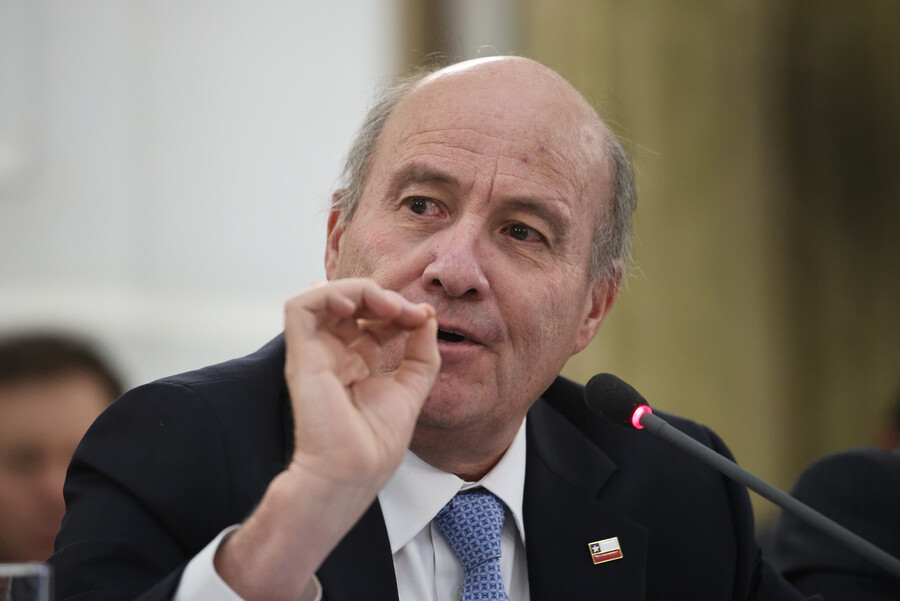 Licencias médicas, deudores CAE y más atribuciones al SII: Qué es el "fraude social" planteado por Quiroz