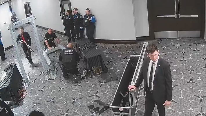Entró corriendo y disparó a un agente: Revelan nuevo video de tirador en cena donde estaba Trump