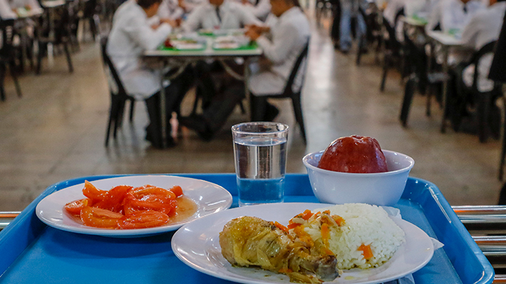 Junaeb: Gasto en programa de alimentación escolar crece 60% en una década y multas impagas llegan a $200 mil millones