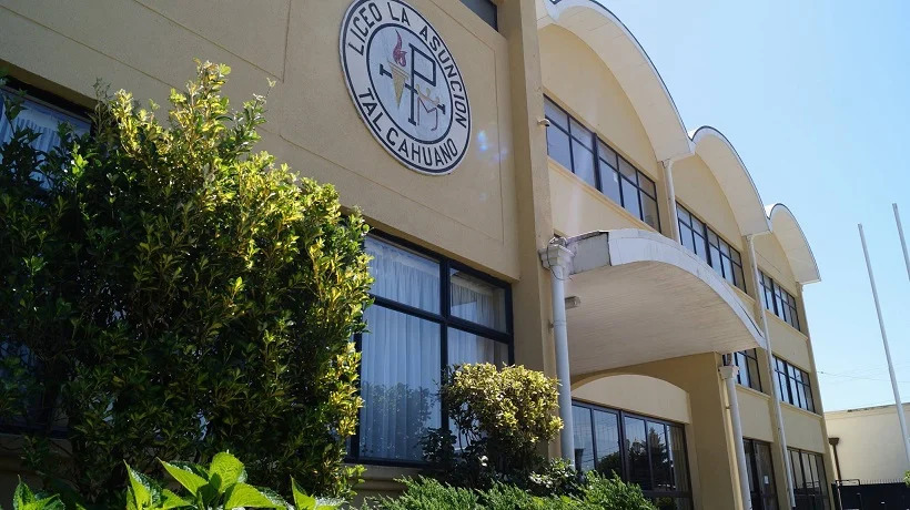 Siete funcionarios heridos: Las razones de la riña en liceo y la reacción del Gobierno