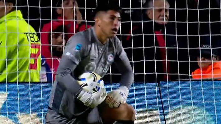 Revisa la espectacular doble atajada de Brayan Cortés que fue clave para que Argentinos se metiera en semis del torneo trasandino