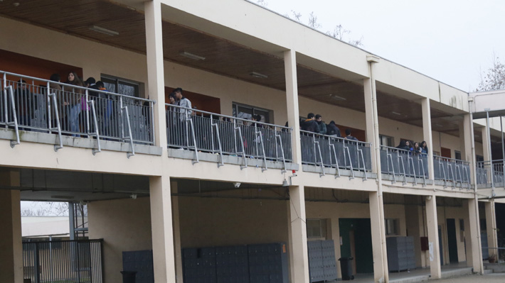 Adolescente detenido por lanzar petardo en clases y herir a una compañera en Talca