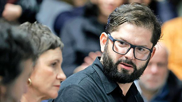 Boric "volvió" a la militancia con discreto perfil en el FA y el anhelo de reunificar a la izquierda