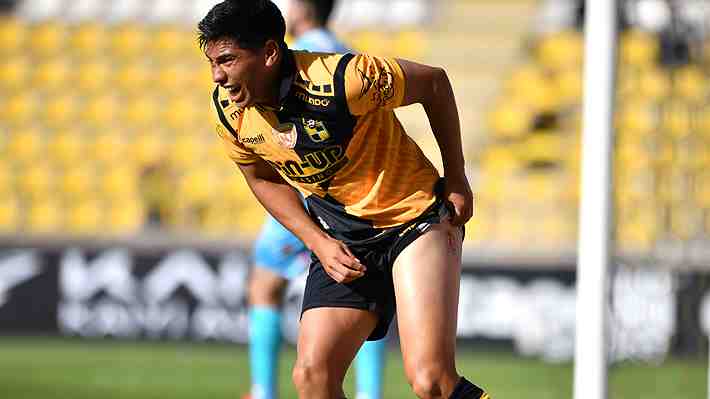 Francisco Salinas, jugador de Coquimbo Unido, chocó su auto tras el triunfo ante Audax y su pareja lo defendió