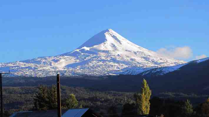 Mujer muere tras caer por una grieta mientras ascendía el volcán Llaima