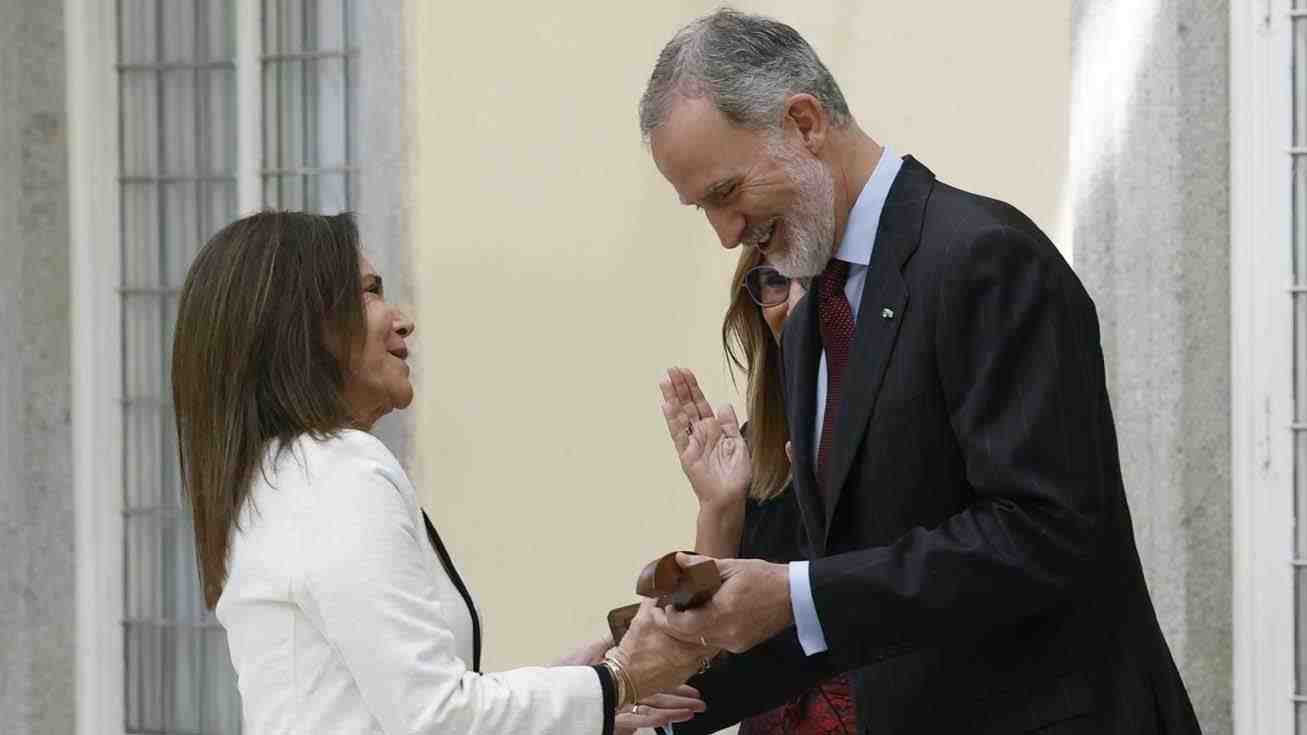 En honor a su trayectoria empresarial: Rey Felipe VI de España premia a la familia Luksic en Madrid