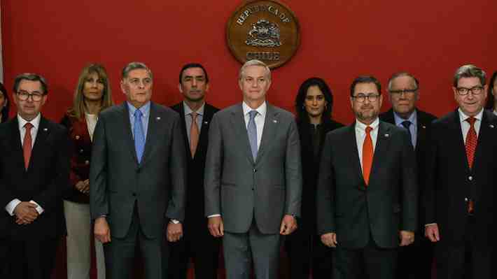 Kast demoró 69 días: ¿Cuánto tardaron los primeros cambios de gabinete desde el retorno a la democracia?