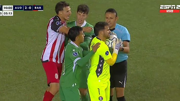 El gesto del arquero de Audax, Tomás Ahumada, que desató la furia de Barracas en la Copa Sudamericana