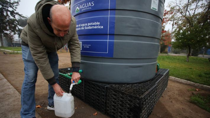 Fiscalizan abastecimiento de agua por masivo corte en ocho comunas de la RM