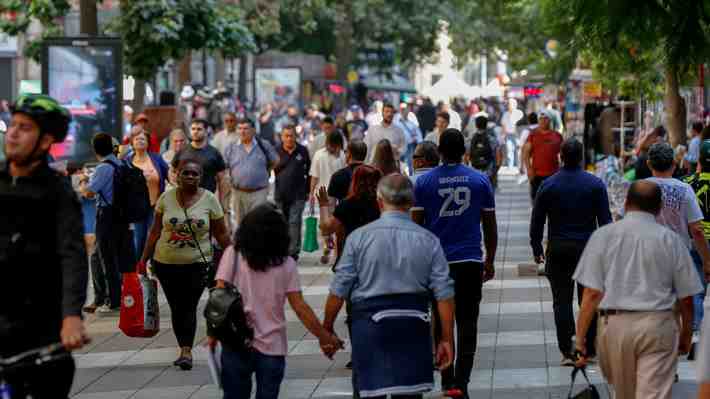 Economía no levanta cabeza: Imacec se hunde 1,2% en abril y es mucho peor a lo esperado