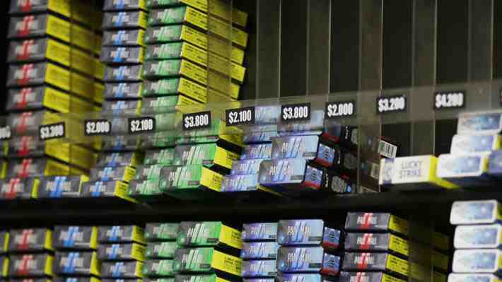 ¿Tabacaleras en "transición"?: Industria afirma que el cigarrillo ya no es un negocio sostenible y busca sustituto