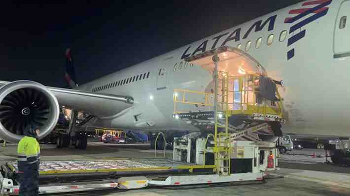 Detienen a pasajero por aviso de falsa bomba en avión: GOPE y DGAC activaron operativo en aeropuerto de Santiago
